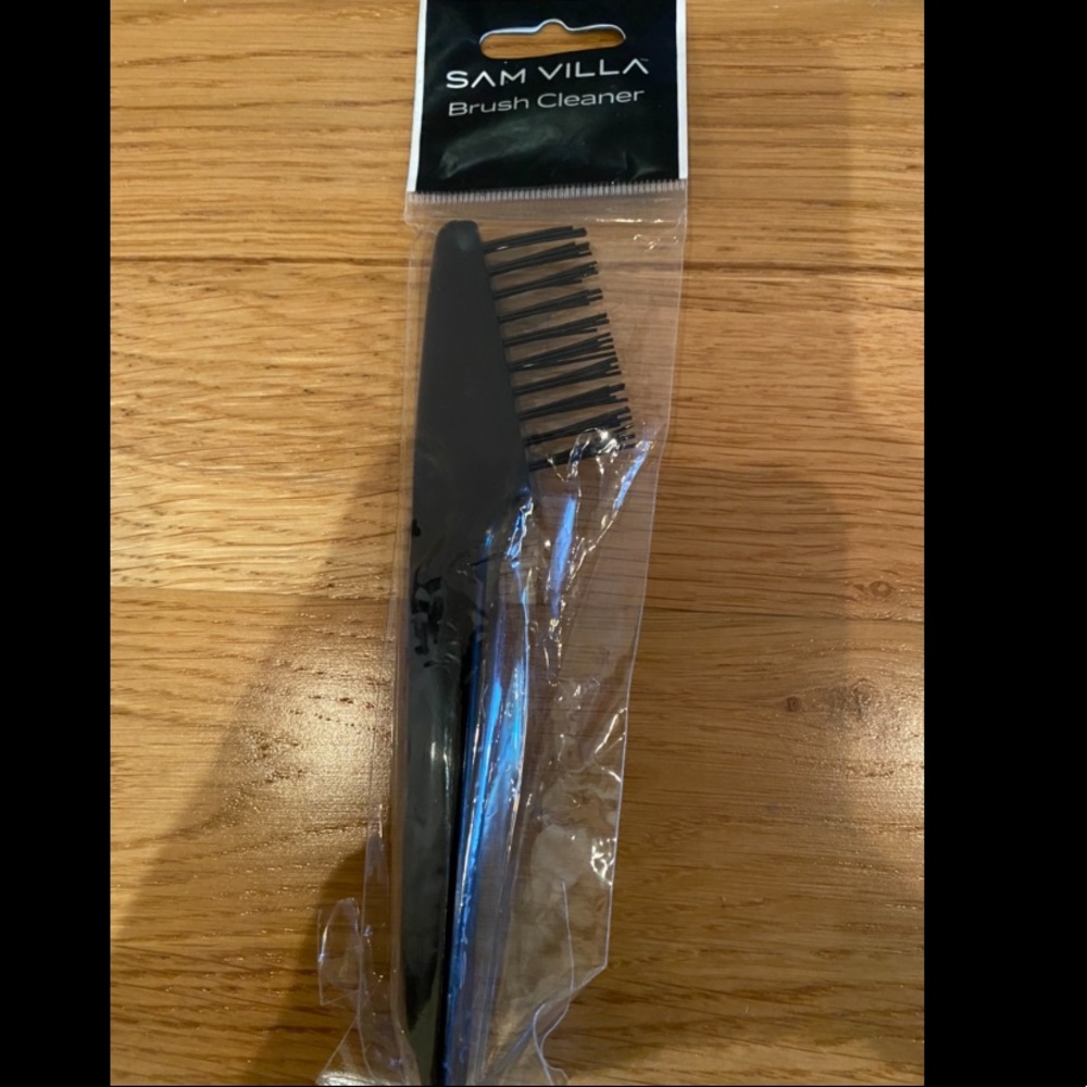 NIB Sam Villa brush cleaner